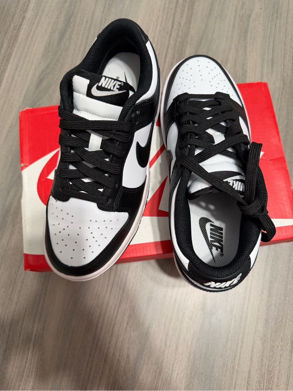 Nike Women’s Black and White Low-Top Sneakers (never worn, only tried on)